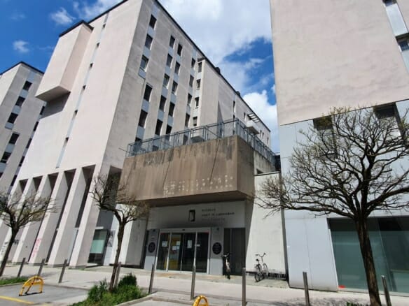 COMMERCIAL REAL ESTATE WITH A LONG-TERM TENANT-EDUCATION SECTOR