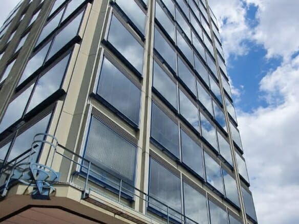 COMMERCIAL REAL ESTATE WITH A LONG-TERM TENANT-BANKING SECTOR