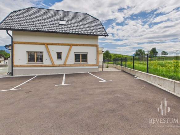 Residential Building with 5 Units and Proven Yield – Investment Opportunity Near Bled
