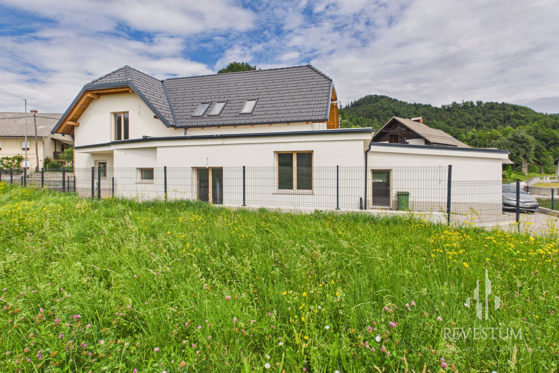 Residential Building with 5 Units and Proven Yield – Investment Opportunity Near Bled