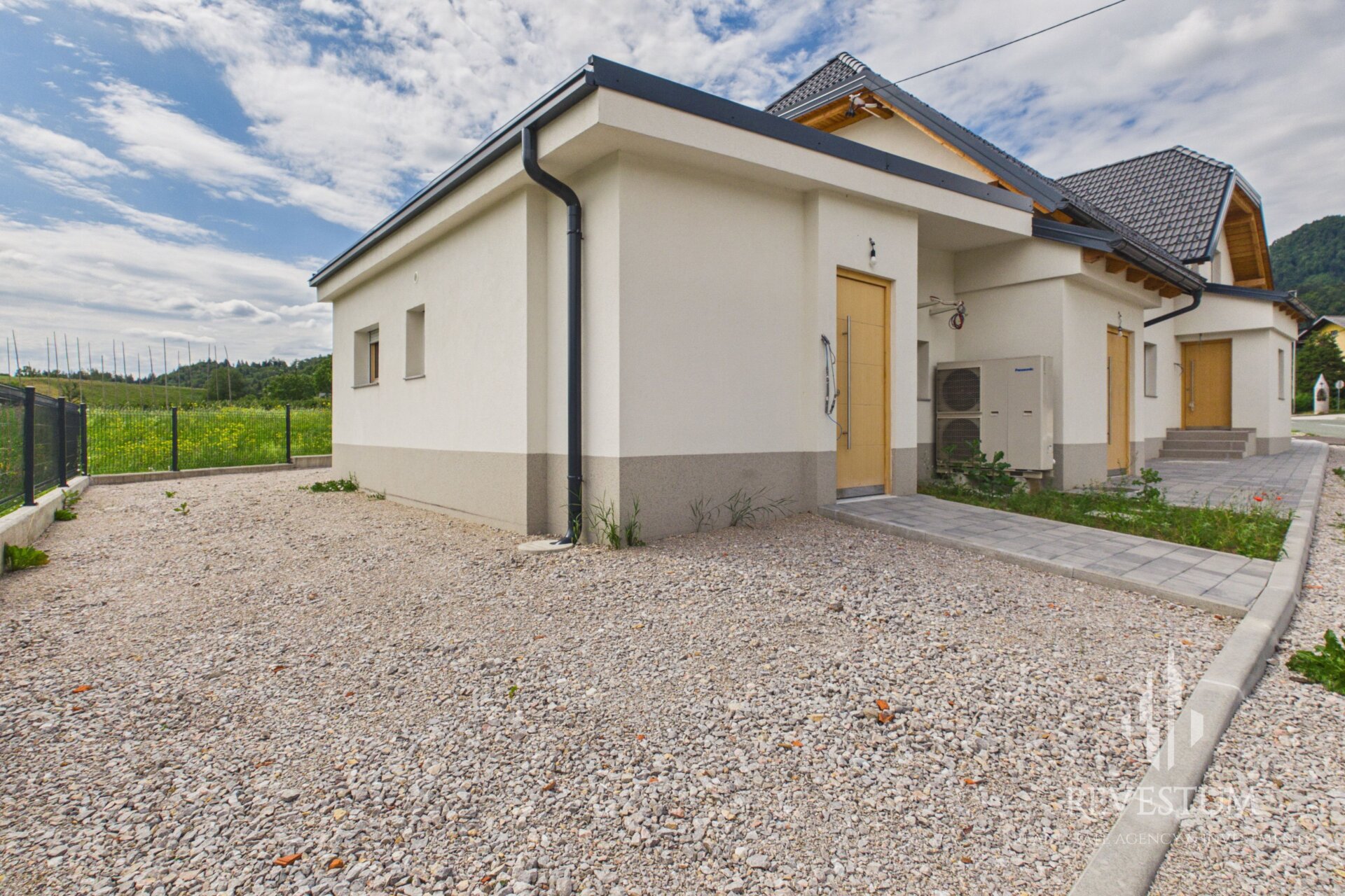 Residential Building with 5 Units and Proven Yield – Investment Opportunity Near Bled