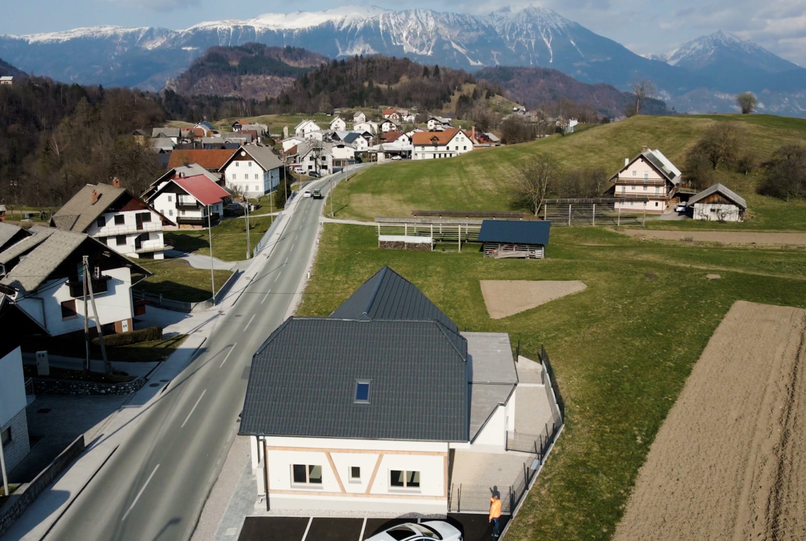 Residential Building with 5 Units and Proven Yield – Investment Opportunity Near Bled