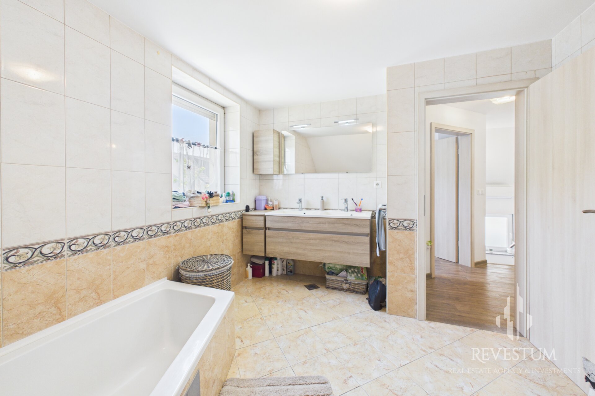 CAM05419G0-PR0067-STILL015 Modern Family Home for Sale in Ljubljana – Šmartno ob Savi