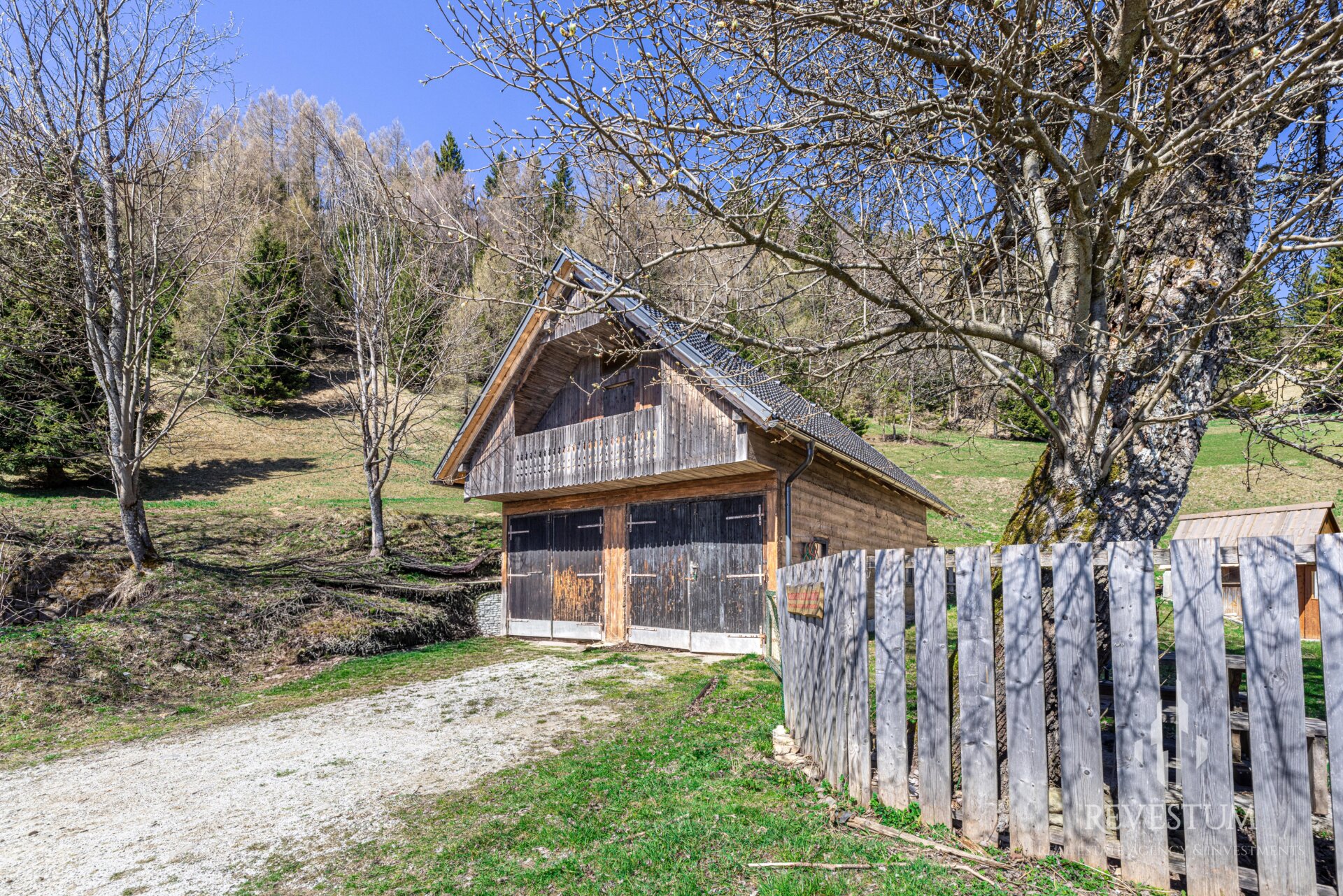 Revestum_Hiša_JavorniškiRovt15_JES_FullresolutionLogo_07-04-2026-AK-20 IDYLLIC SECLUDED FARMHOUSE, JAVORNIŠKI ROVT