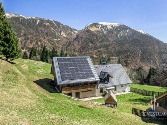 IDYLLIC SECLUDED FARMHOUSE, JAVORNIŠKI ROVT