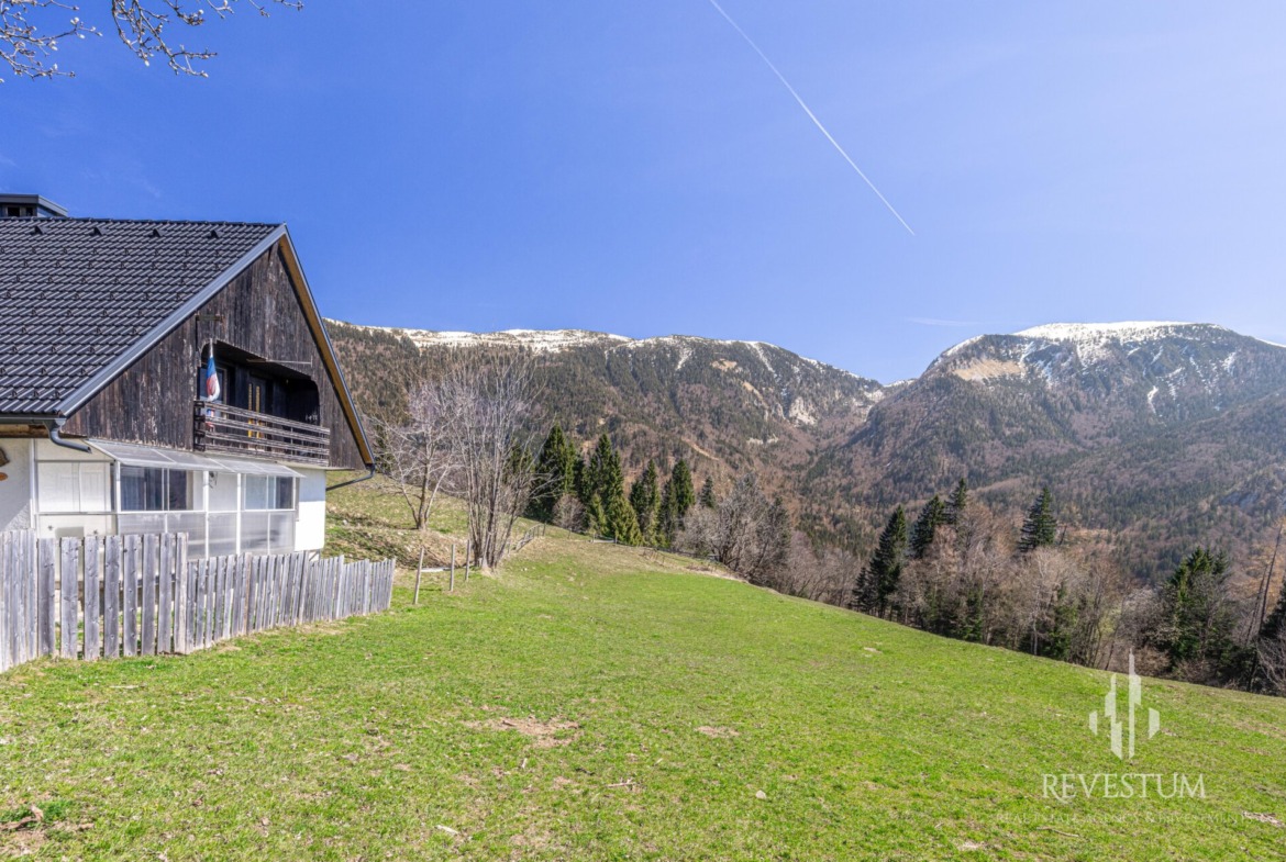 IDYLLIC SECLUDED FARMHOUSE, JAVORNIŠKI ROVT