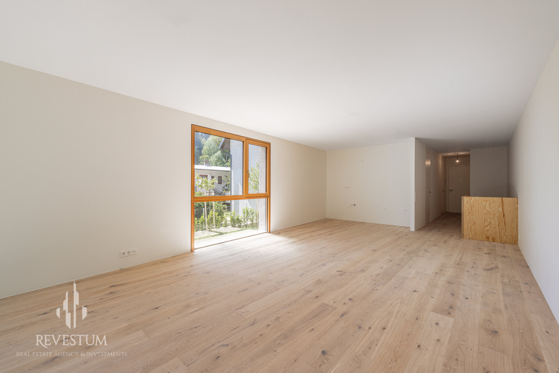 Architectural 4-room apartment by the forst in Rožna dolina