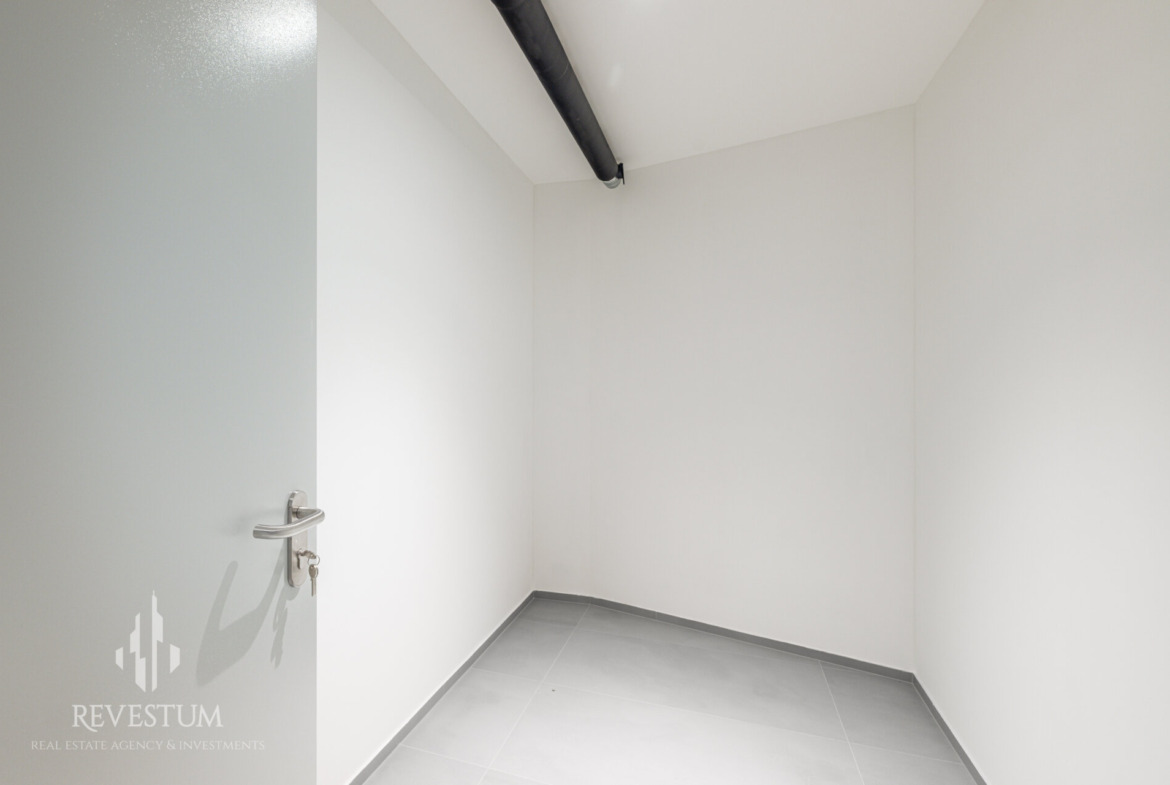 Architectural 4-room apartment by the forst in Rožna dolina